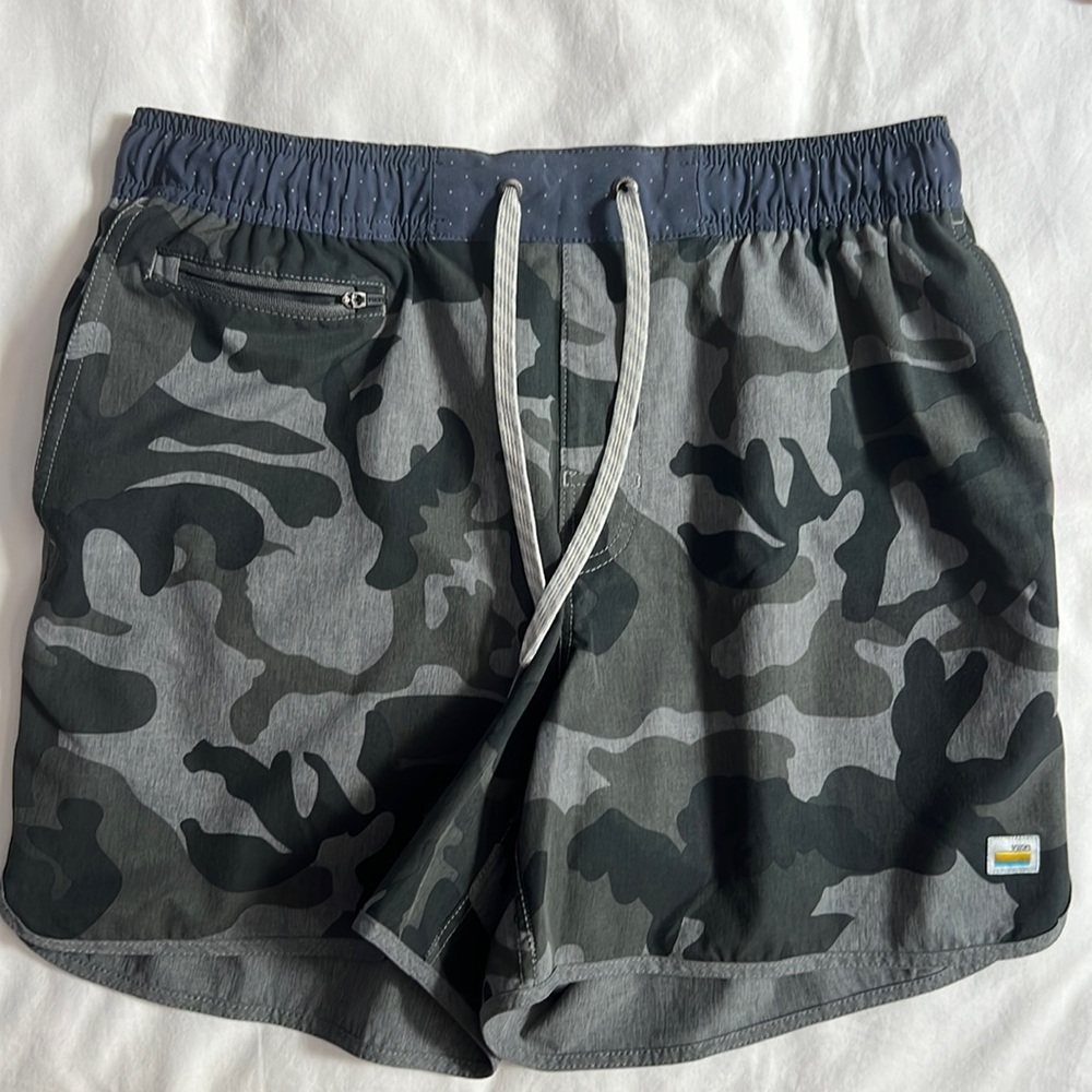 Vuori Men's Camo Athletic Shorts in Black and Gray